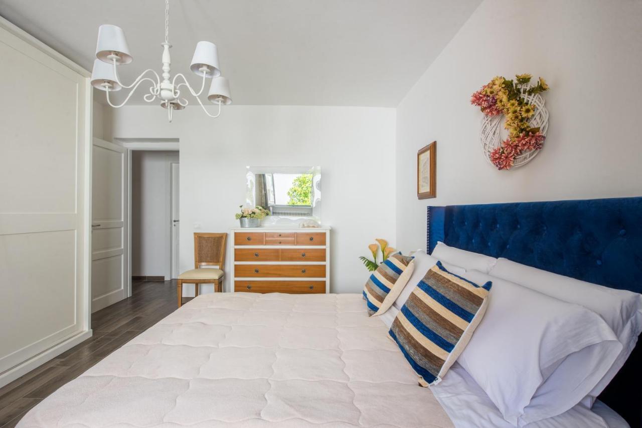 Villa Cinzia-150 Mt From The Beach モンデッロ エクステリア 写真