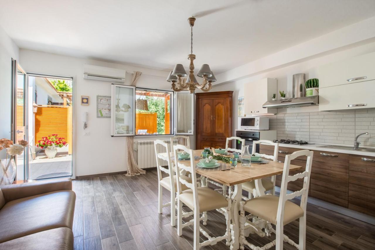 Villa Cinzia-150 Mt From The Beach モンデッロ エクステリア 写真