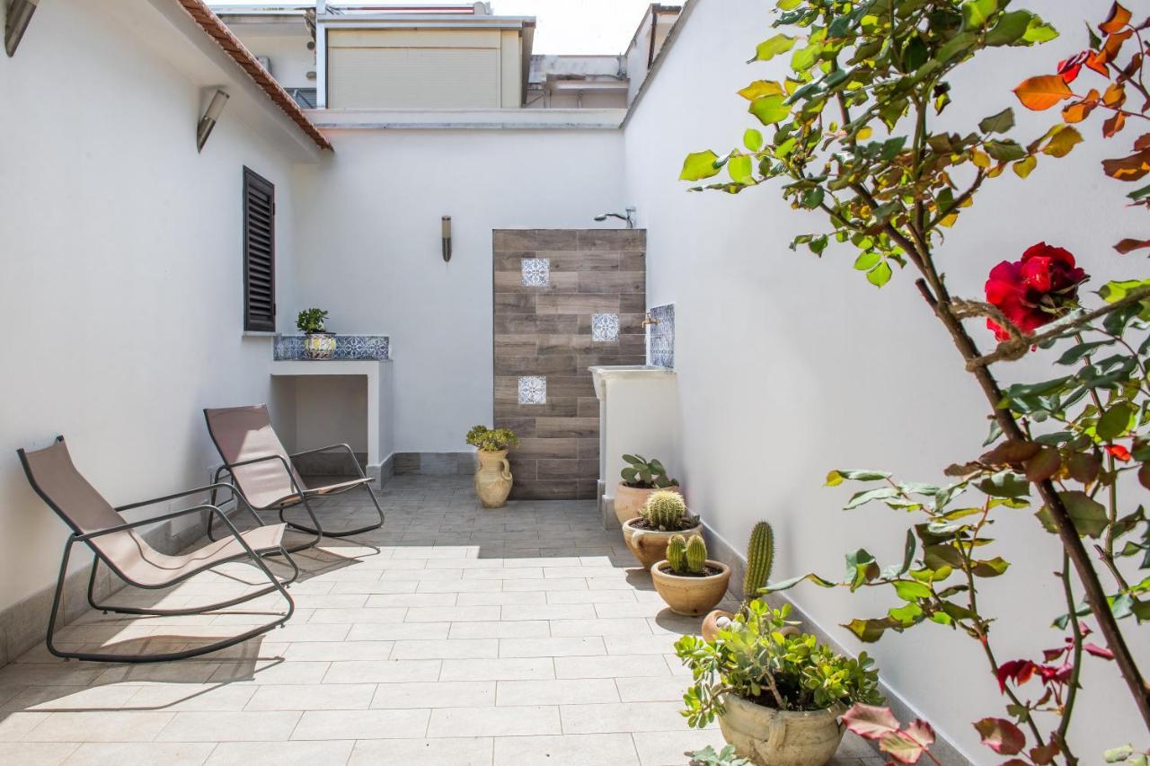 Villa Cinzia-150 Mt From The Beach モンデッロ エクステリア 写真