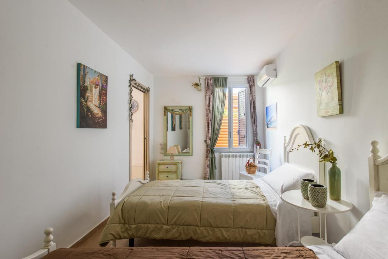 Villa Cinzia-150 Mt From The Beach モンデッロ エクステリア 写真
