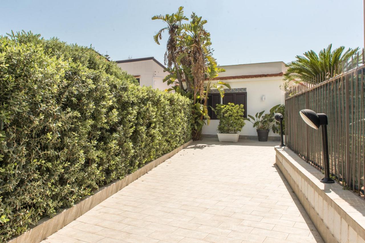 Villa Cinzia-150 Mt From The Beach モンデッロ エクステリア 写真