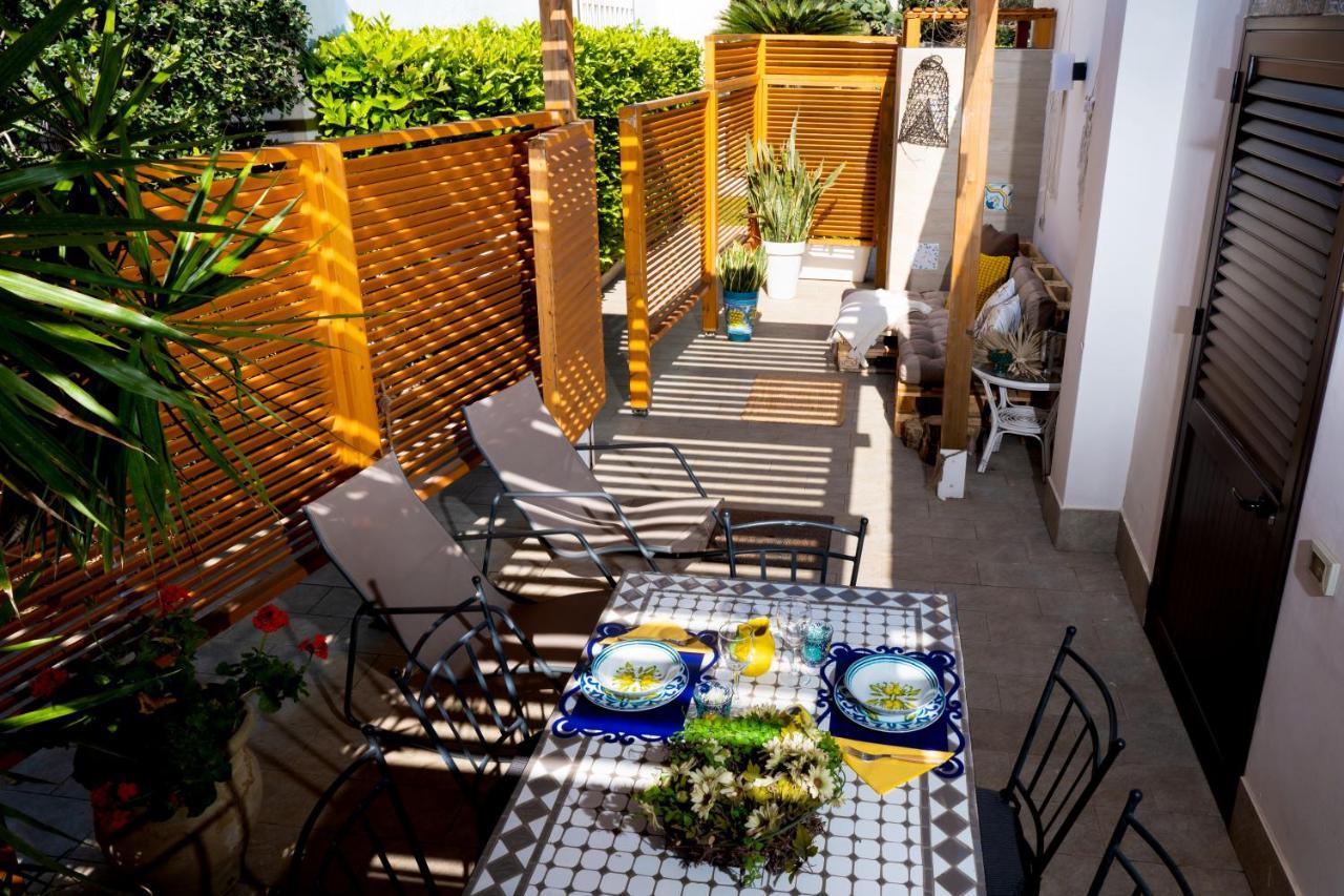 Villa Cinzia-150 Mt From The Beach モンデッロ エクステリア 写真