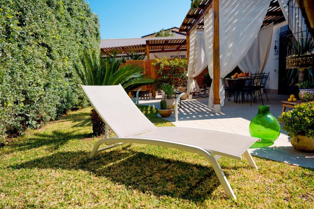 Villa Cinzia-150 Mt From The Beach モンデッロ エクステリア 写真